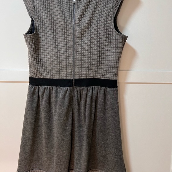 Grey Xhilaration Capped Sleeve Dress With Zippered Back - Picture 6 of 6
